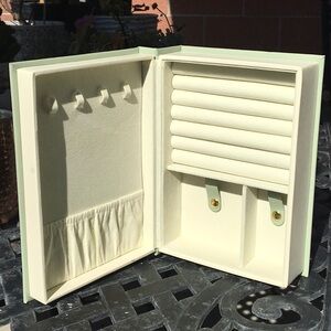 ✨Book With SECRET Hidden JEWELRY BOX, Brand New✨